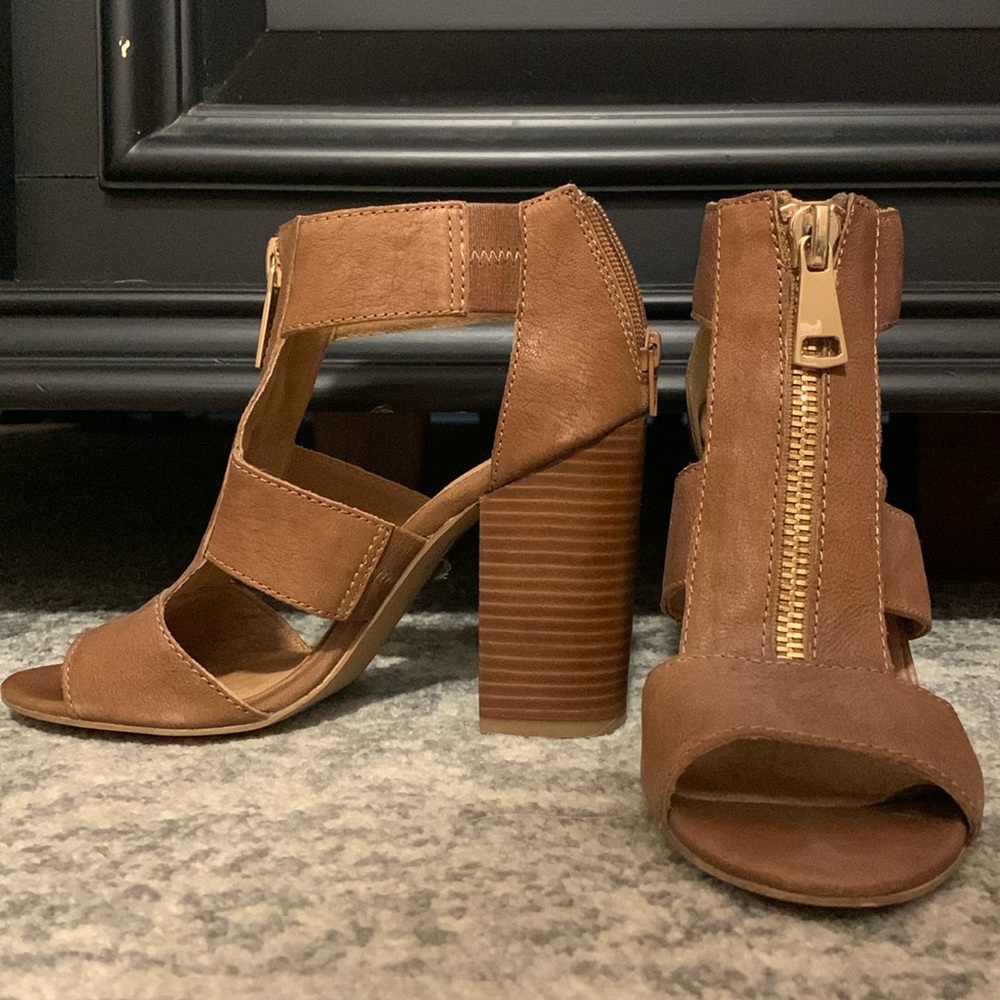 Le Chateau chunky heel sandals
